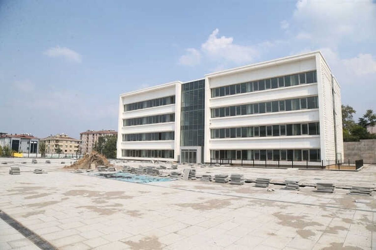Bursa Merkez Anadolu İmamatip Lisesi Yeni Binalarıyla Yeni Eğitim Dönemine Hazırlanıyor