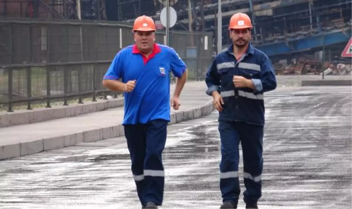 Çelik İşçileri, Arkadaşlarının Cenaze Namazına Yetişmek İçin Koştu