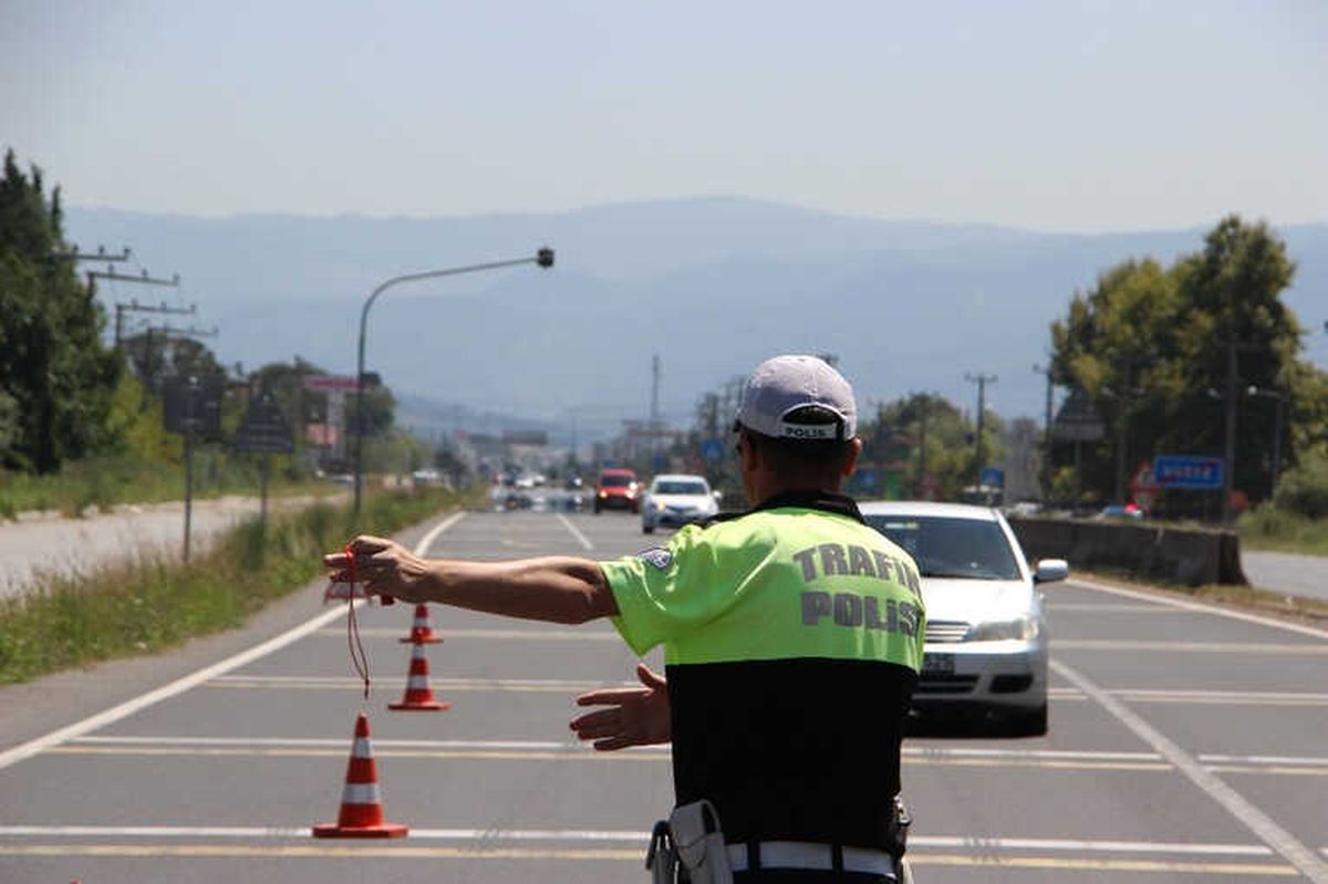 Düzce\'de Polis Ekipleri Emniyet Kemeri Denetimlerini Arttırdı
