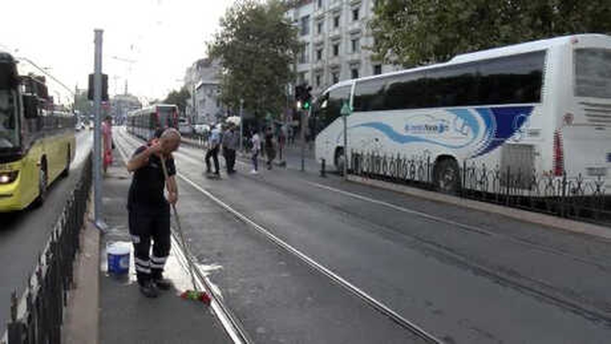 Ek Fotoğraflar// Tramvay Japon Turistlere Çarptı; 1\'i Ağır 2 Yaralı