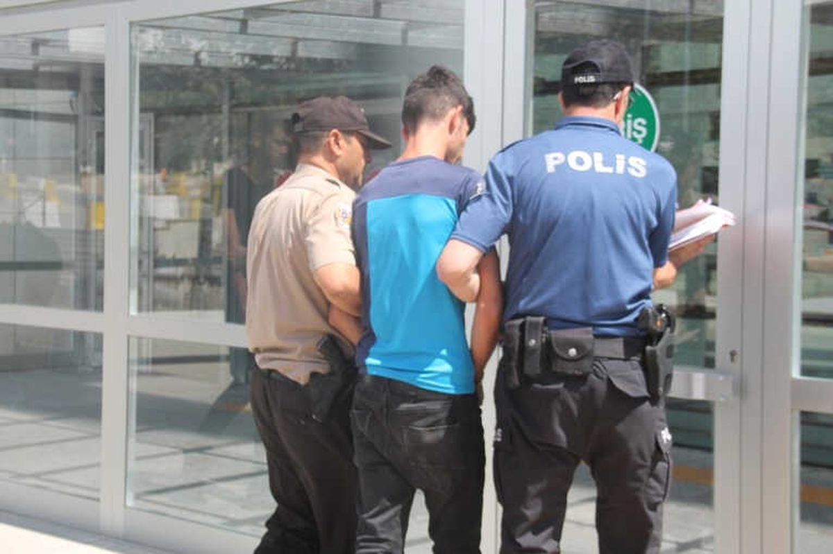 Elazığ\'da Bir Kişiyi Gasp Eden 2 Şüpheli Yakalandı