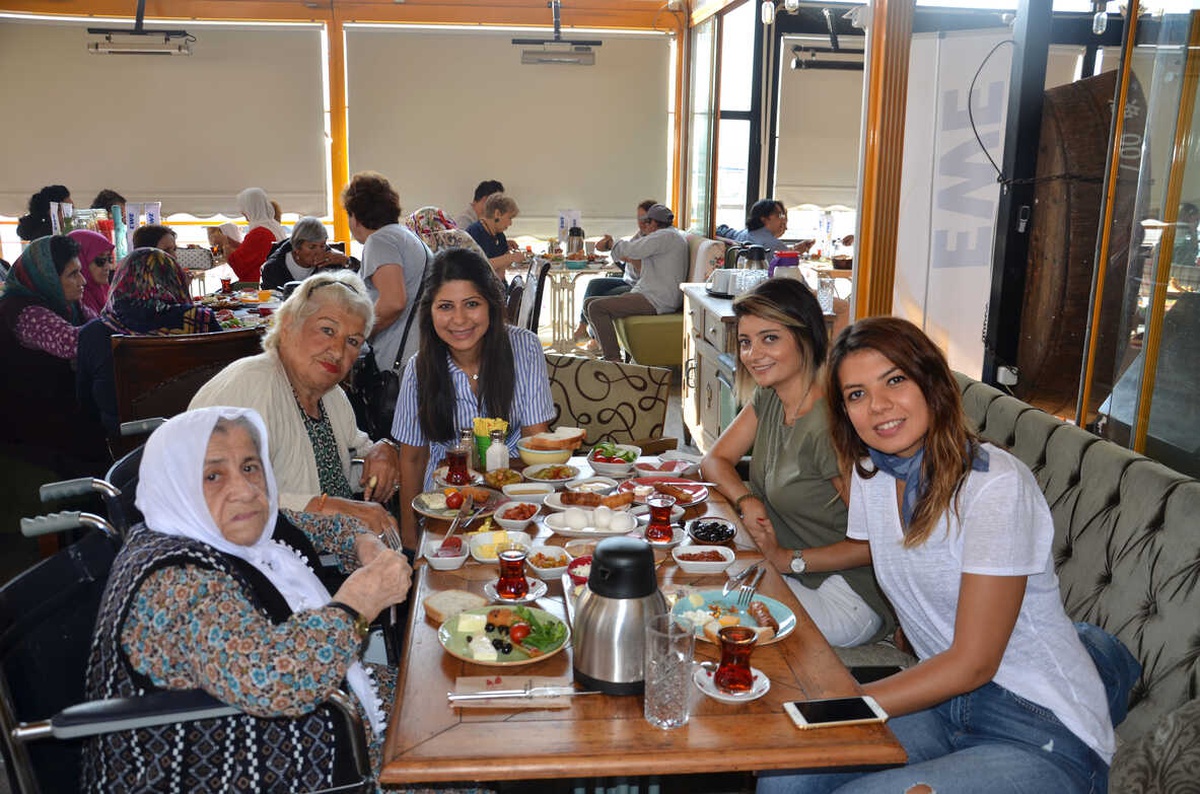 EWE Enerji Çalışanları, Maltepe Huzurevi Sakinleriyle Bir Araya Geldi