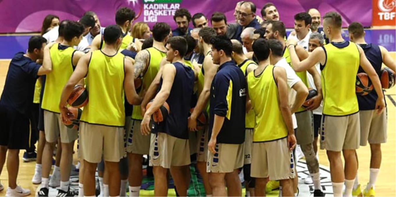 Fenerbahçe\'nin Basketbolda Yeni Sezon Hazırlıkları Sürüyor