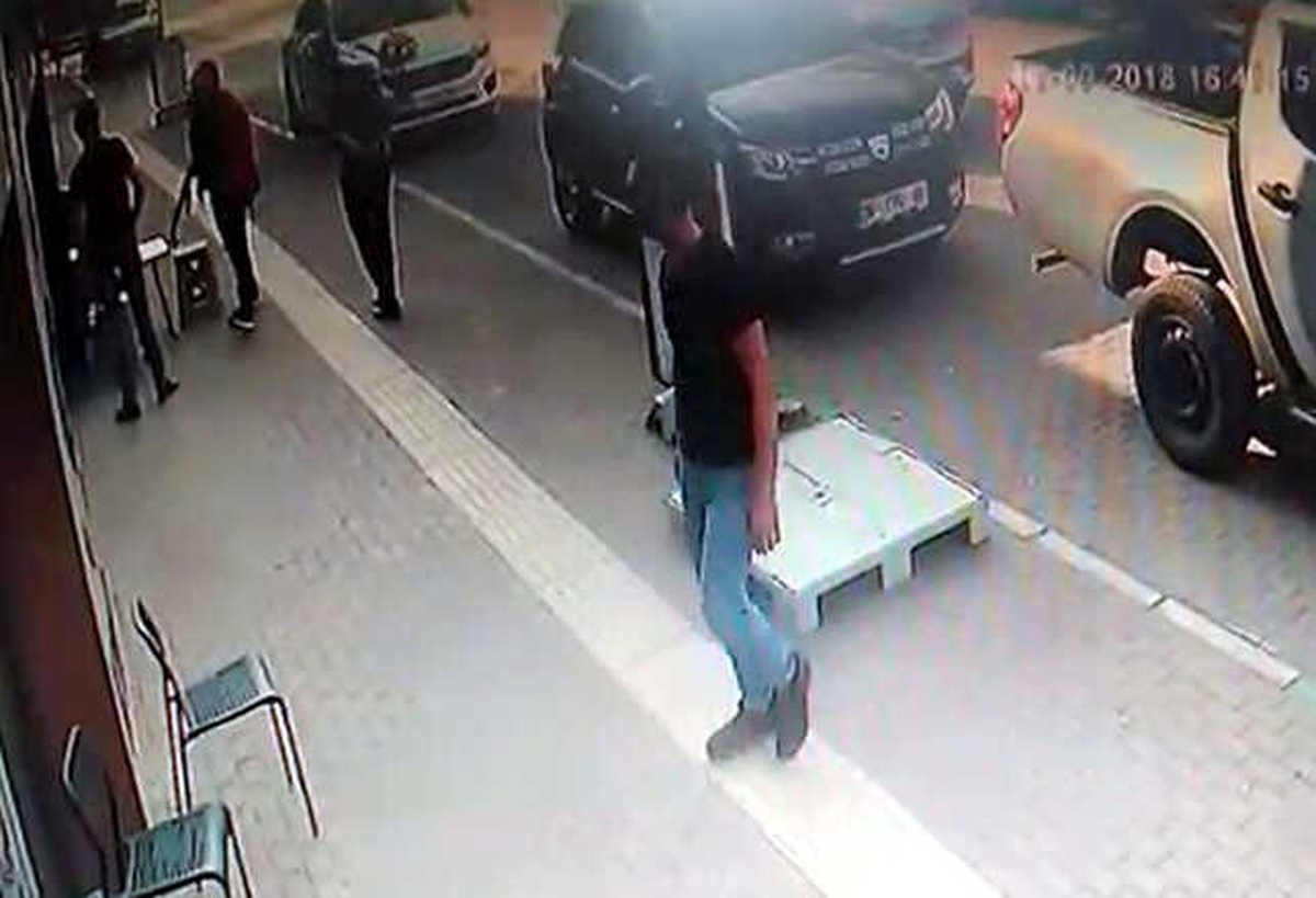 Gelin Arabalı, Kalaşnikoflu Kuyumcu Soygun Girişimi Kamerada