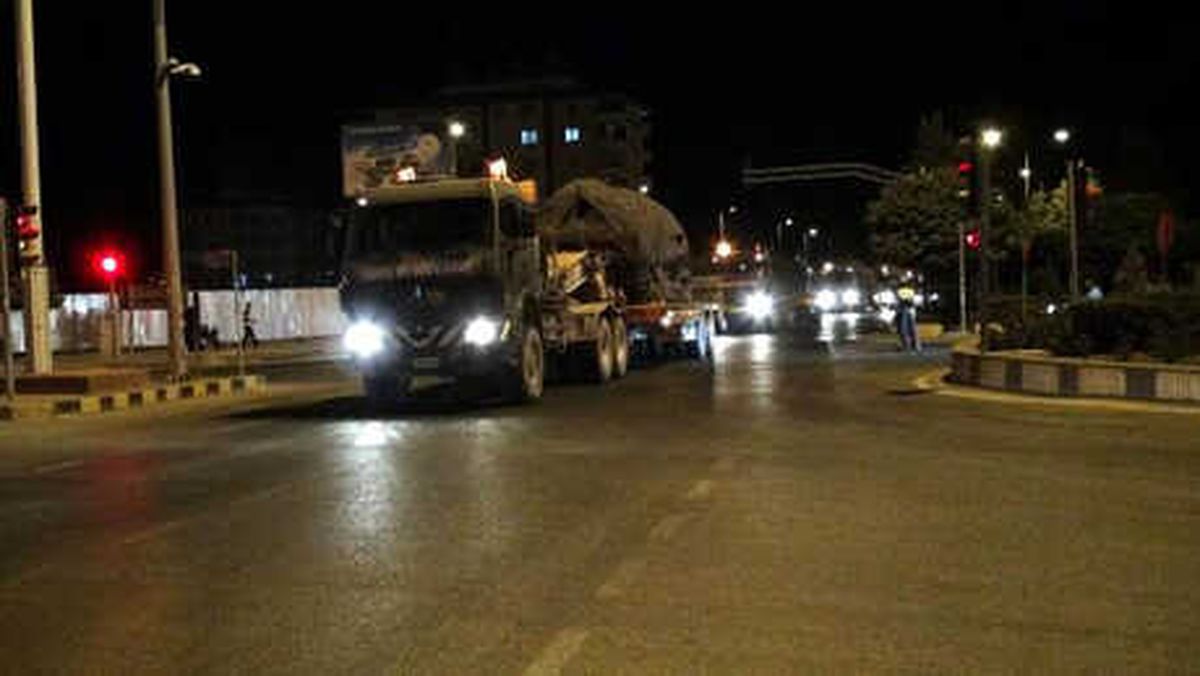 Hatay Sınırına Obüs ve Tank Sevkiyatı