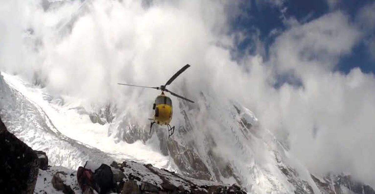 Himalayalar\'da Helikopter Kayboldu