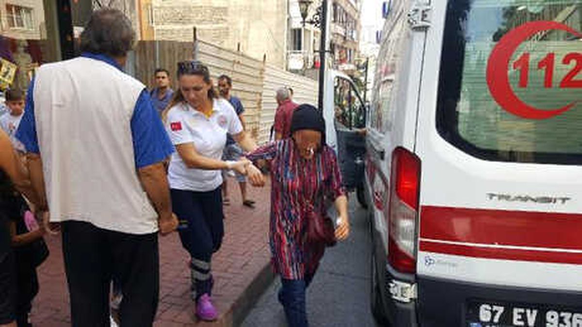 İki Kadın Caddede Kavga Etti