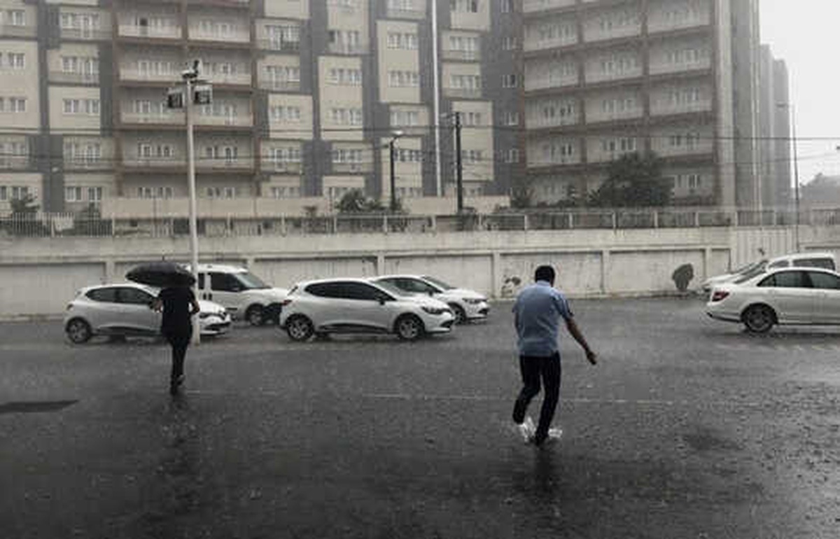 İstanbul\'da Kuvvetli Yağış, Toplu Taşımada Aksama