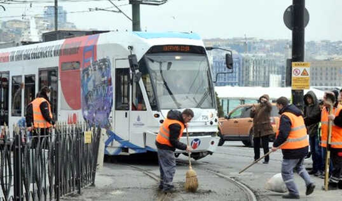 İstanbul\'da Tramvay Kazası, 1\'i Ağır 2 Turist Yaralı