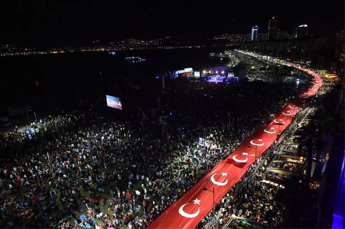 İzmir Küllerinden Doğduğu Günü Kutlayacak