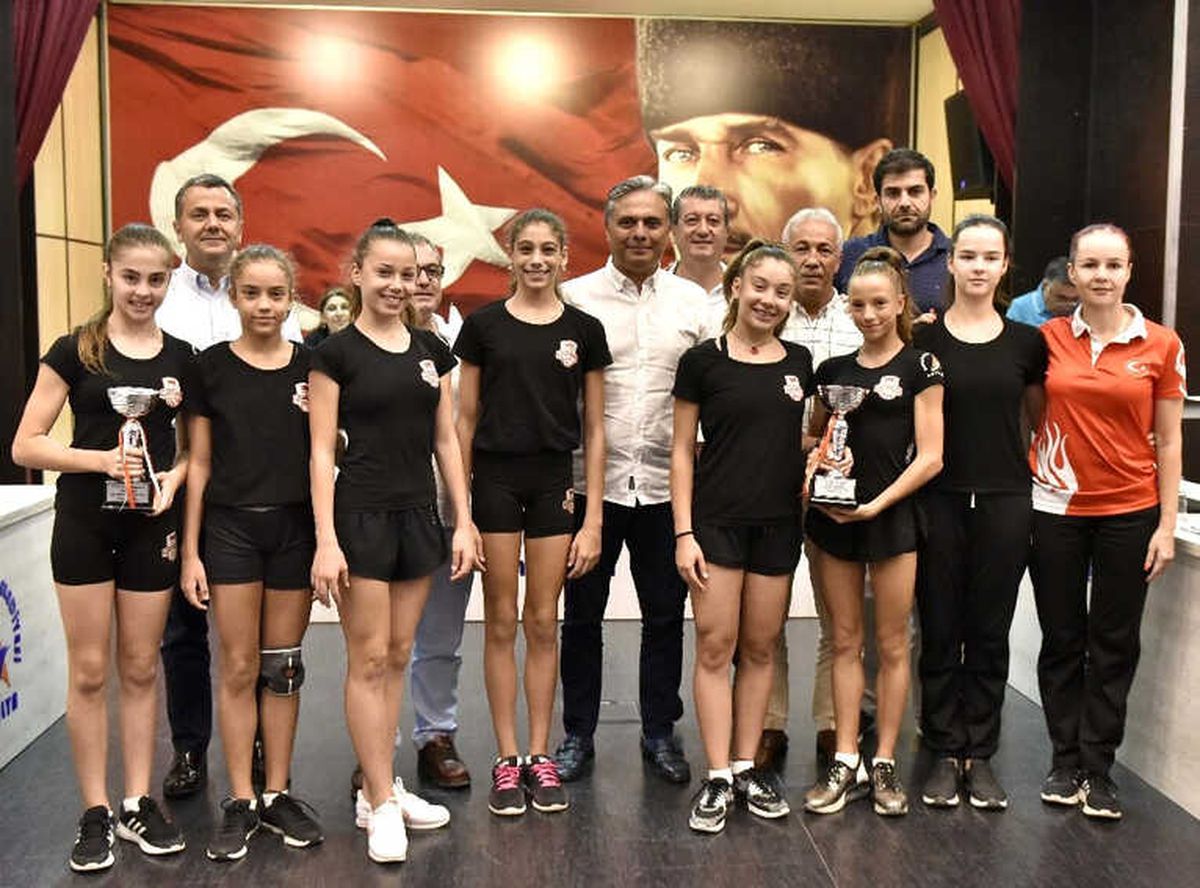 Muratpaşa\'da Başarılı Sporculara Ödül