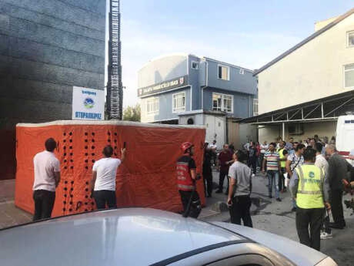 Otoparkın Çatısına Çıkıp İntihara Kalkıştı, Raporla Verilen İlaçlardan İstedi