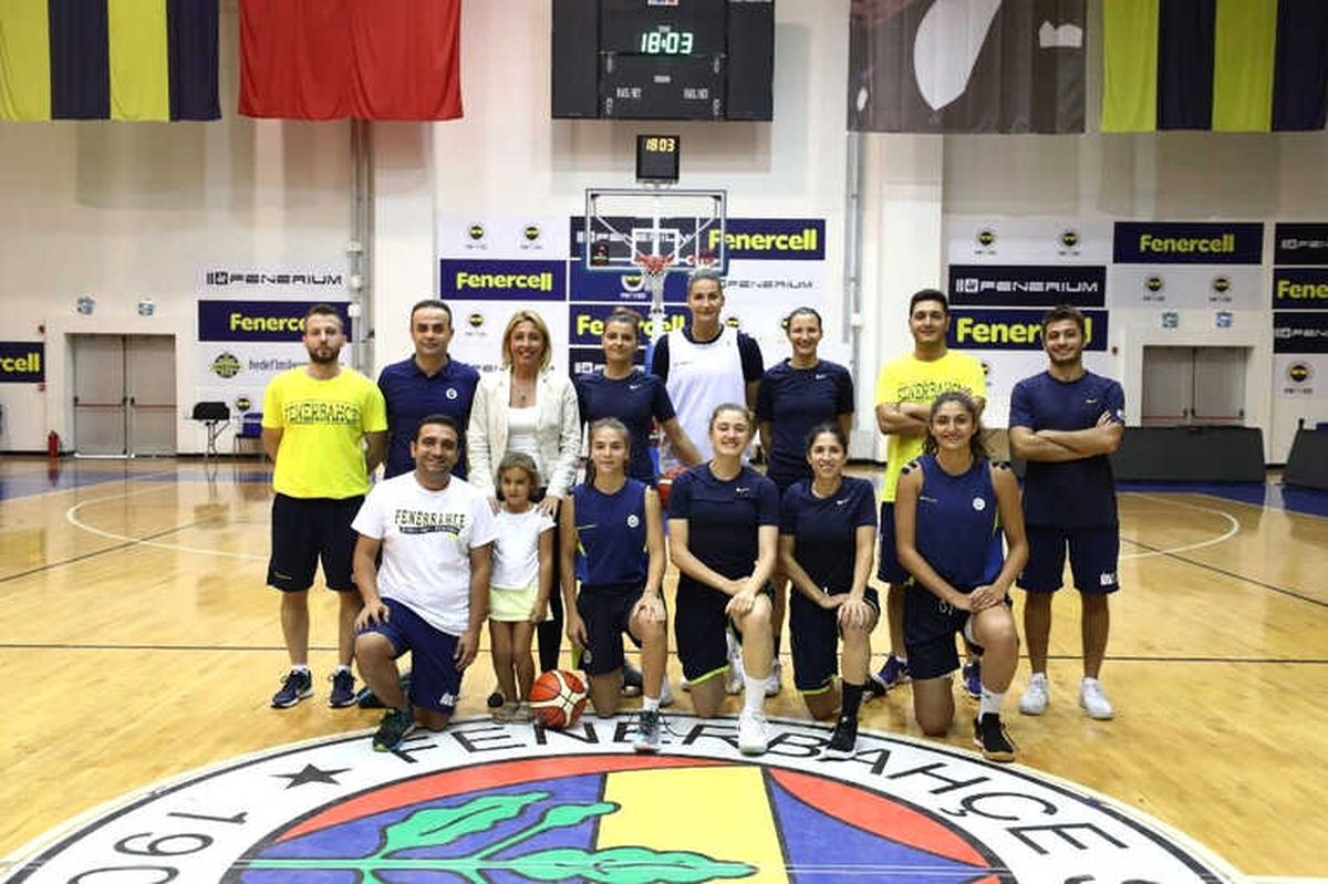 Özge Yavaş, Fenerbahçe\'de