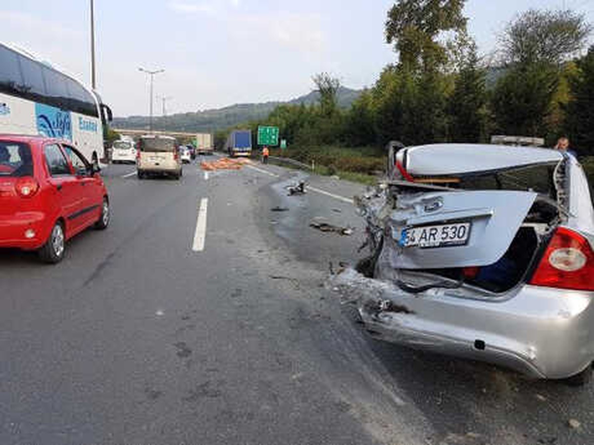Tır ile Otomobil Çarpıştı: 2 Sivil Polis Yaralı