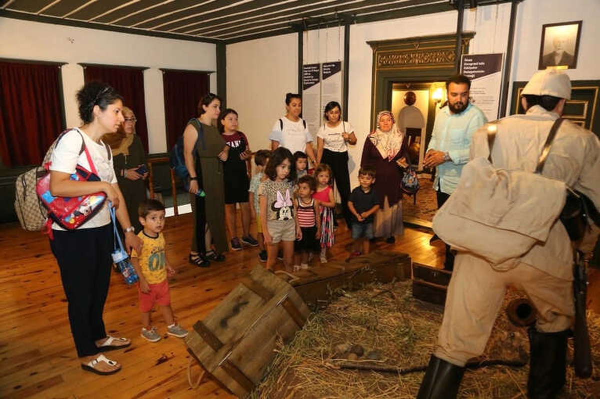 Zeytindalı Öğrencileri Atatürk ile Bir Gün Geçirdi