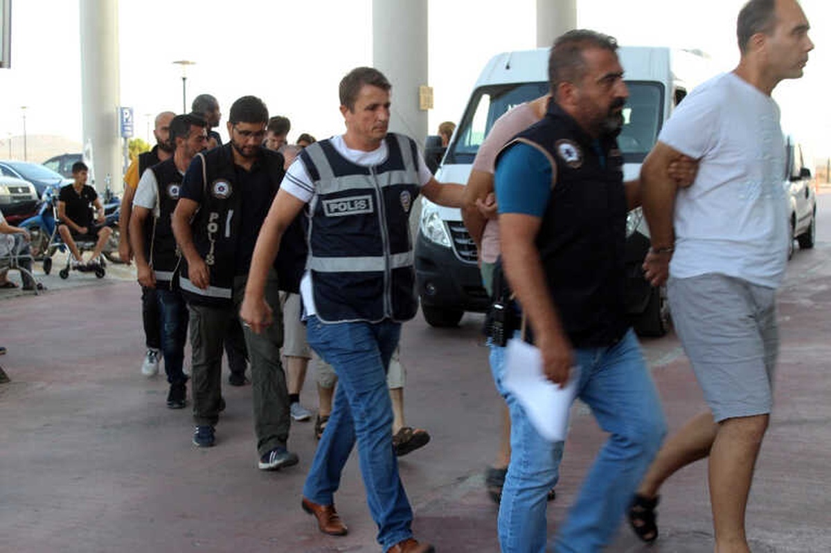 15 Fetö Şüphelisi Midilli Adası\'na Kaçamadan Yakalandı