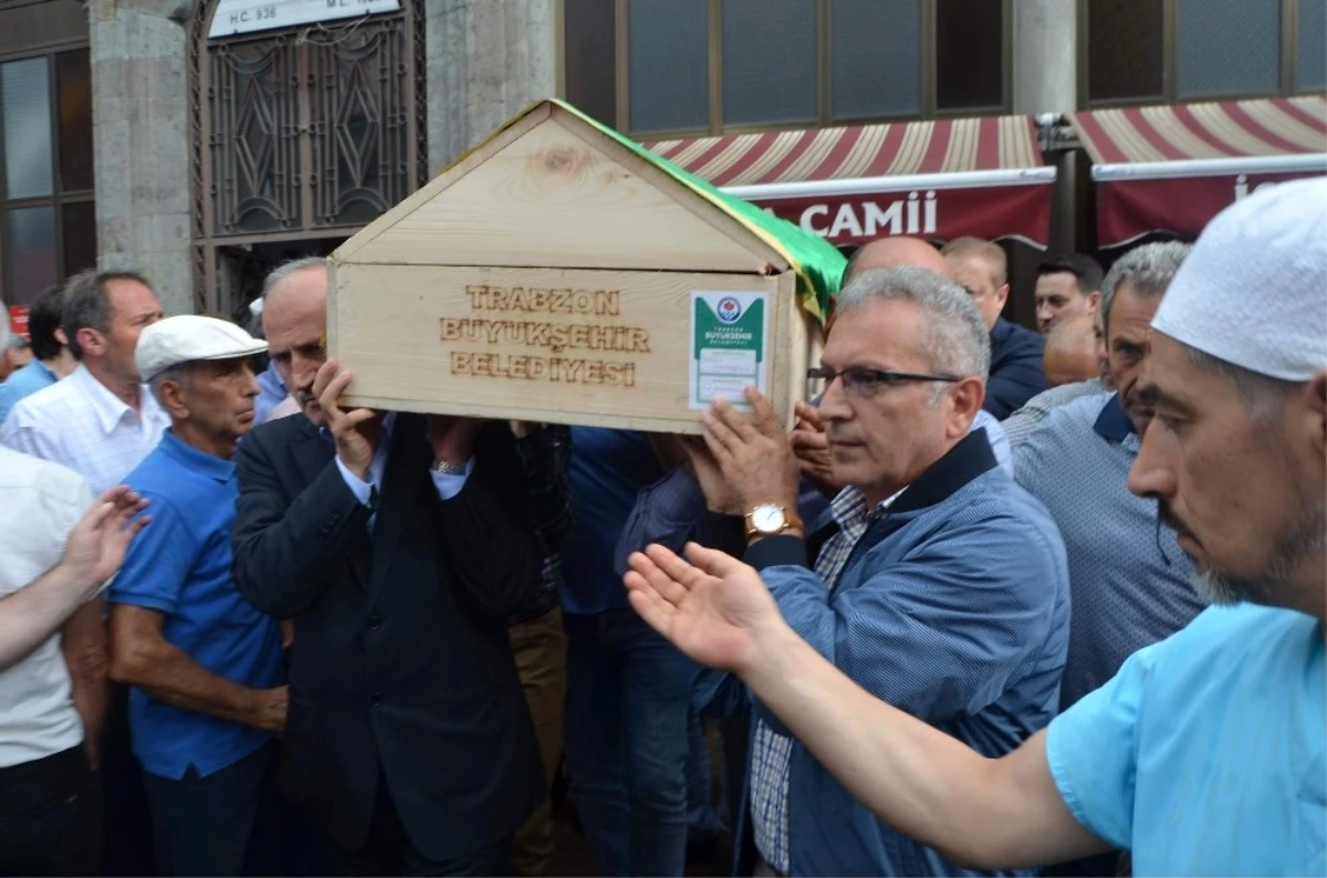 Bakan Turhan, Trabzon\'da Cenaze Namazına Katıldı