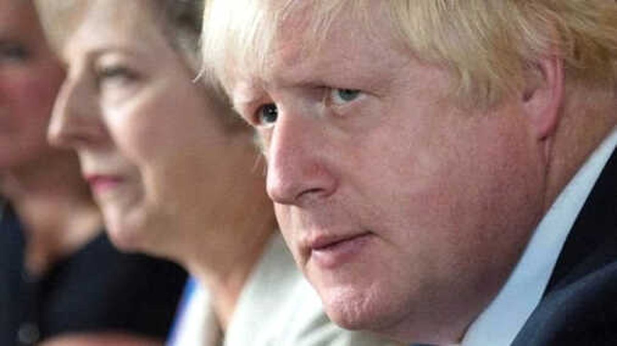 Boris Johnson\'dan İngiltere Başbakanı May\'in Brexit Planına \'İntihar Yeleği\' Benzetmesi