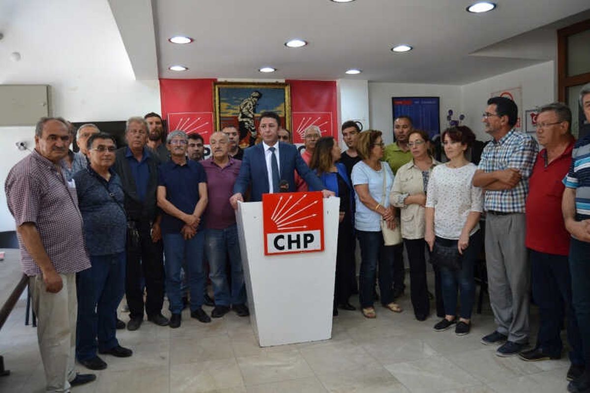 CHP\'de İstifa Depremi