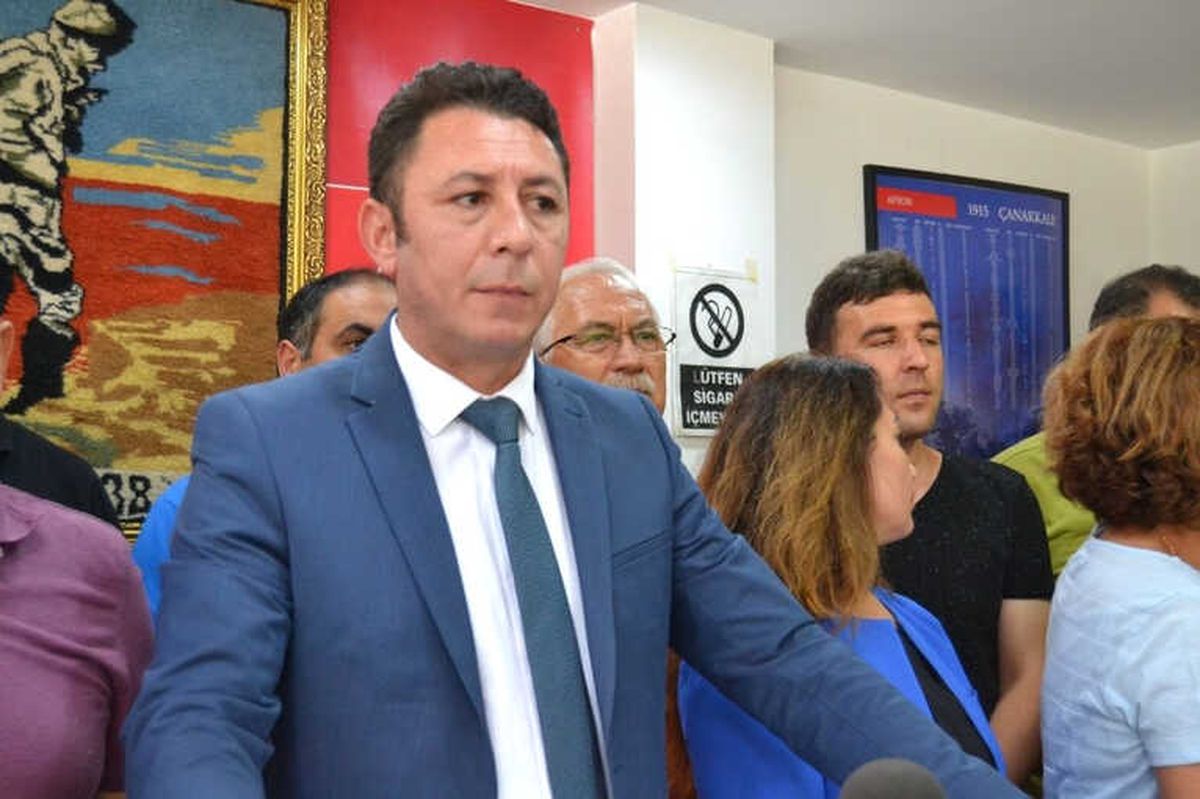 CHP\'de İstifa Depremi... CHP Afyonkarahisar İl Başkanı ve Yönetimi İstifa Etti