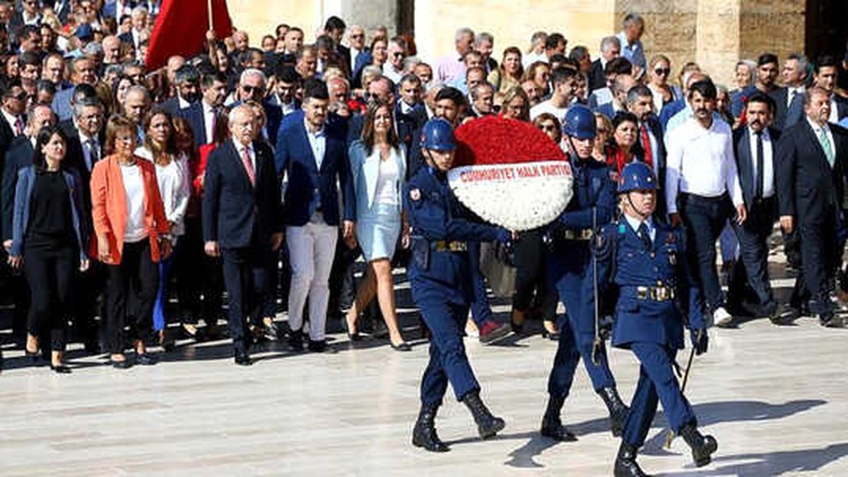 CHP\'den Anıtkabir\'e \'95. Yıl\' Ziyareti