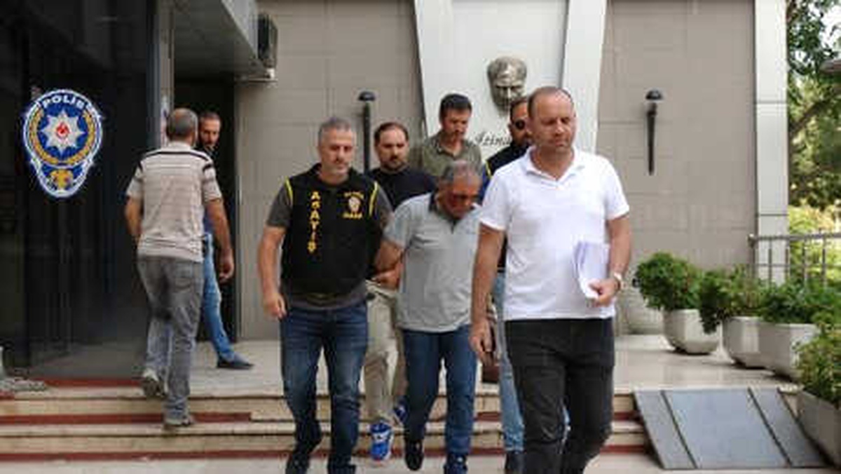 Gelin Arabası Gibi Süslenen Otomobille Kuyumcuya Soyguna Gelen Kişi Adliyede