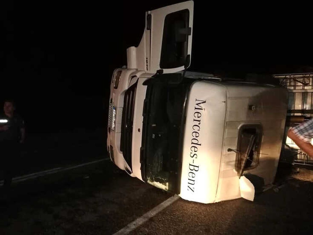Hayrabolu\'da Devrilen Tırın Sürücüsü Yaralandı