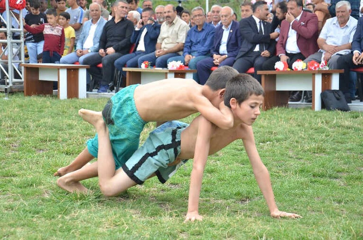 Pehlivanlar, Elbistan\'da Er Meydanına İndi