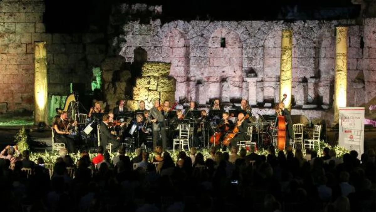 Perge Antik Kenti\'nde Muhteşem Konser