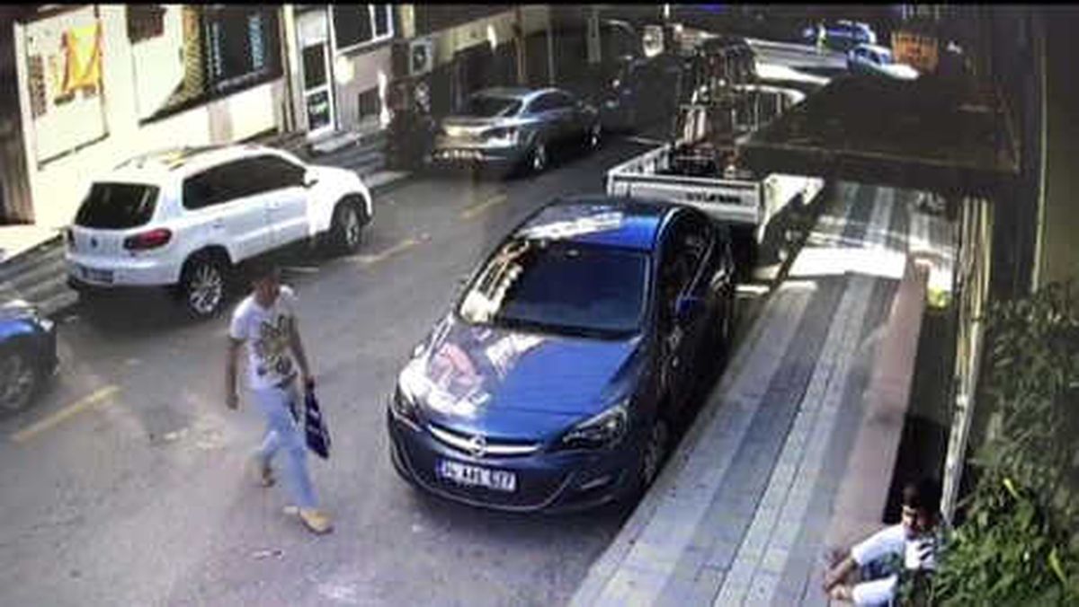 Pişkin Hırsızlar Çaldıkları Televizyon İçin Esnaftan Yardım Aldı