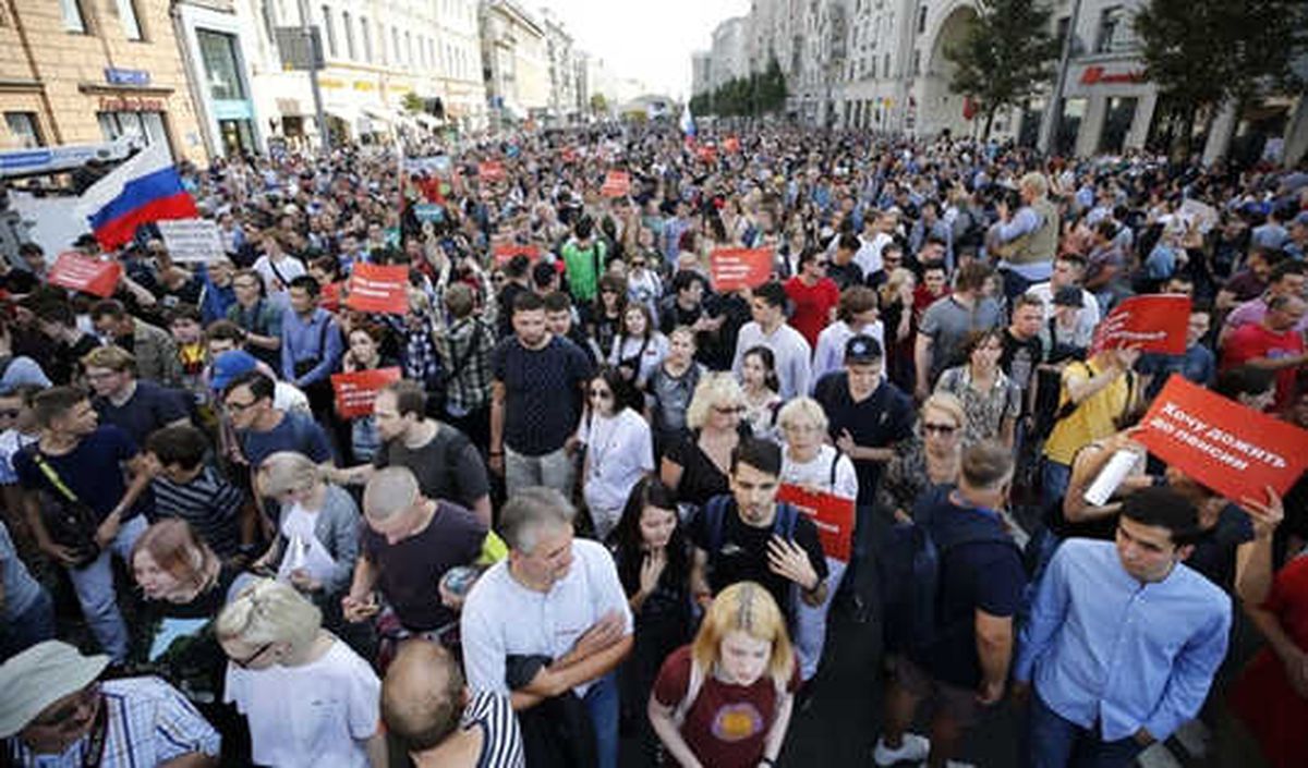 Rusya\'da Binler Emeklilik Reformuna Karşı Sokakta
