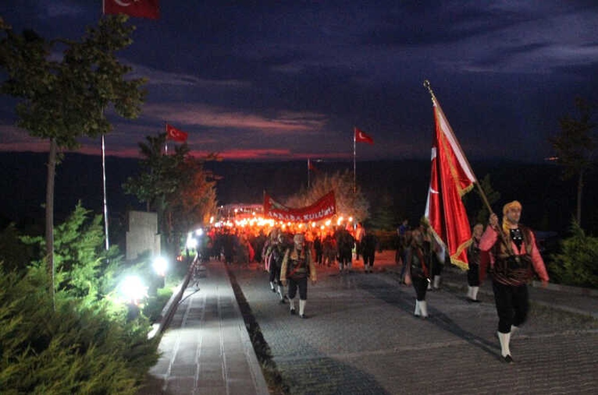 Sakarya Zaferi\'nin 97. Yıl Dönümünde Şafak Yürüyüşü Düzenlendi