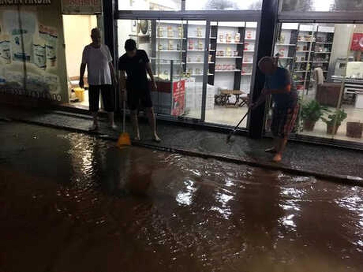 Samsun\'da Sağanak, Cadde ve Sokakları Göle Çevirdi