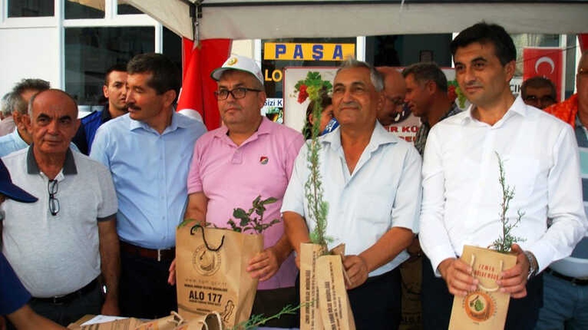 Sarıgöl\'de 4 Bin Fidan Dağıtıldı