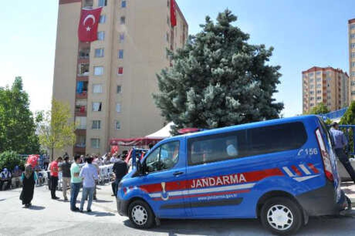 Sünnet Kıyafeti Yerine Askeri Kamuflaj Giydi