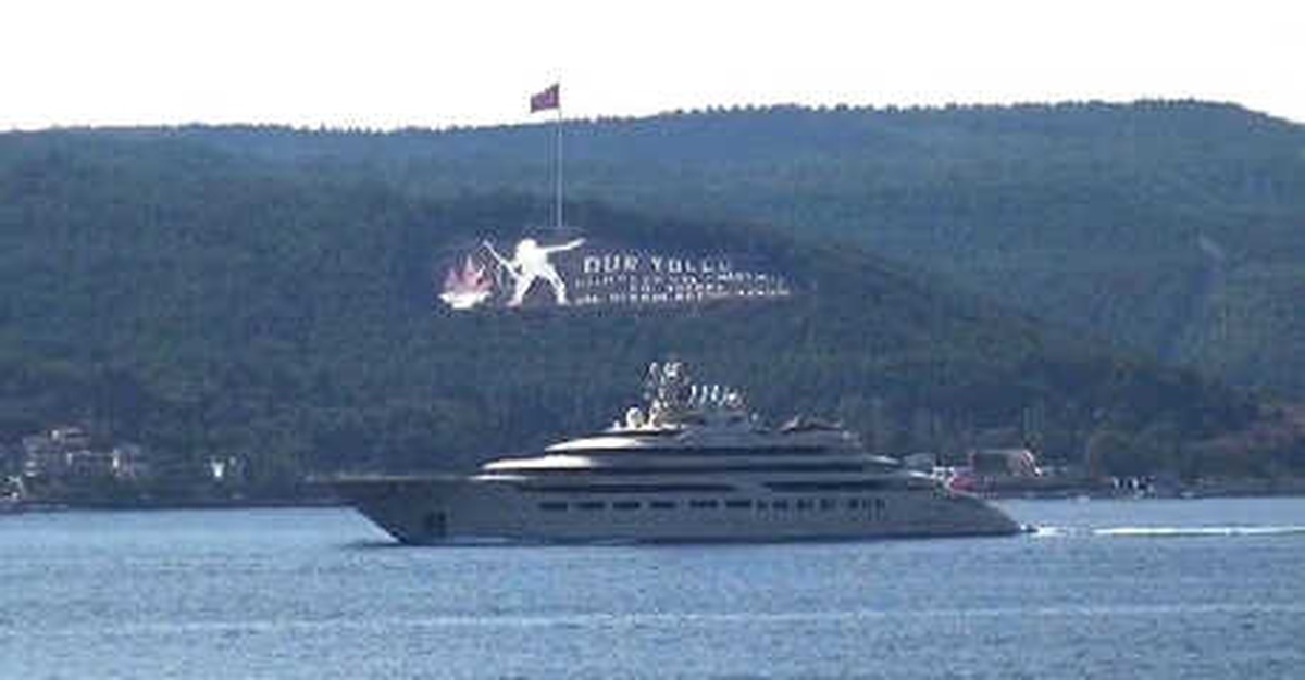 Süperyat \'Dilbar\', Çanakkale Boğazı\'ndan Geçti