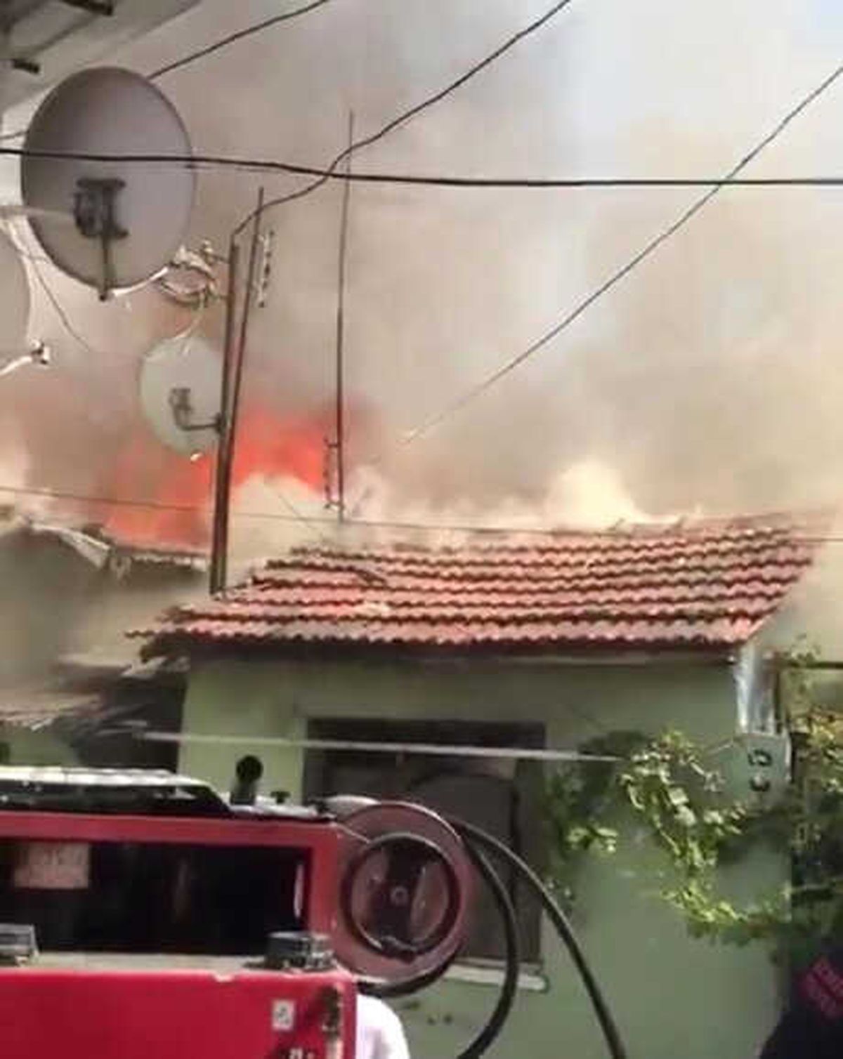 Tek Katlı Bina Yandı