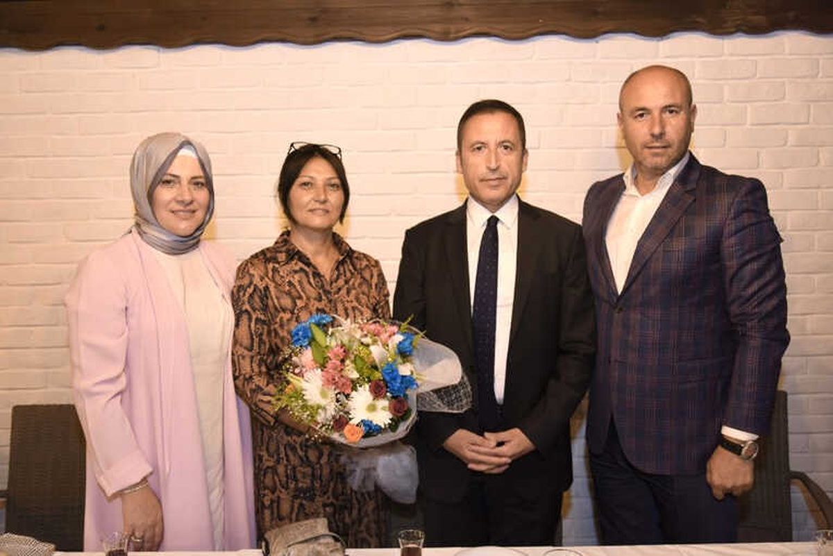 Tekkeköy\'de İstanbul Vali Yardımcılığına Atanan Öztürk İçin Veda Yemeği