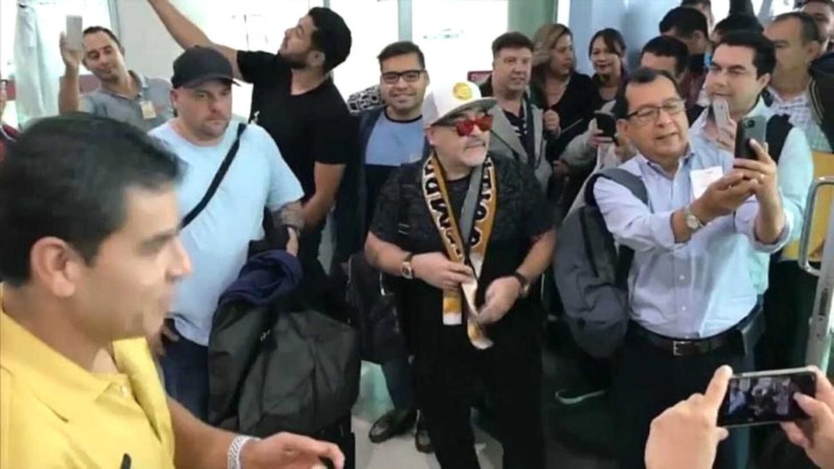 Video - Maradona Yeni Teknik Direktörlük Görevi İçin Meksika\'da