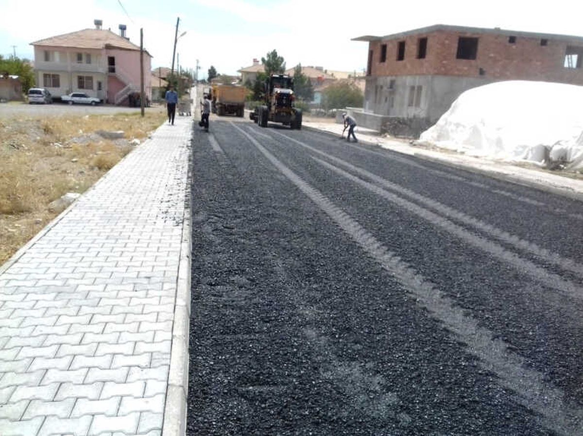 Yazıhan\'da Asfalt Çalışması