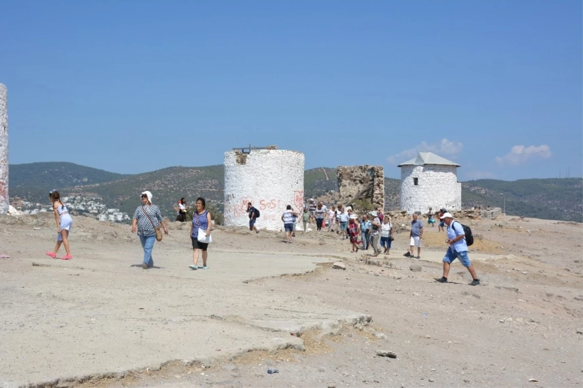 100 Yaş Evi Üyeleri Yatağan ve Bodrum\'u Gezdi