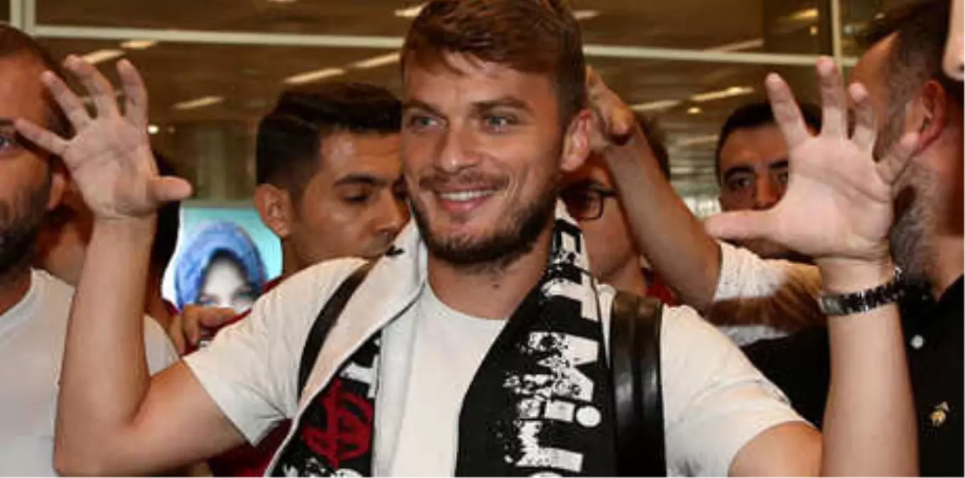 Adem Ljajic: \'Hem Milli Takımın Hem Beşiktaş\'ın Kartalıyım\'