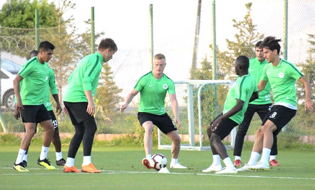 Atiker Konyaspor\'da Fenerbahçe Mesaisi Sürdü