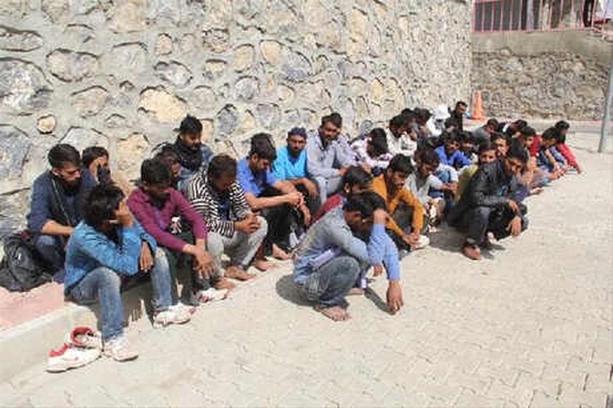 Başkale\'de Afganistan Uyruklu 40 Kaçak Yakalandı