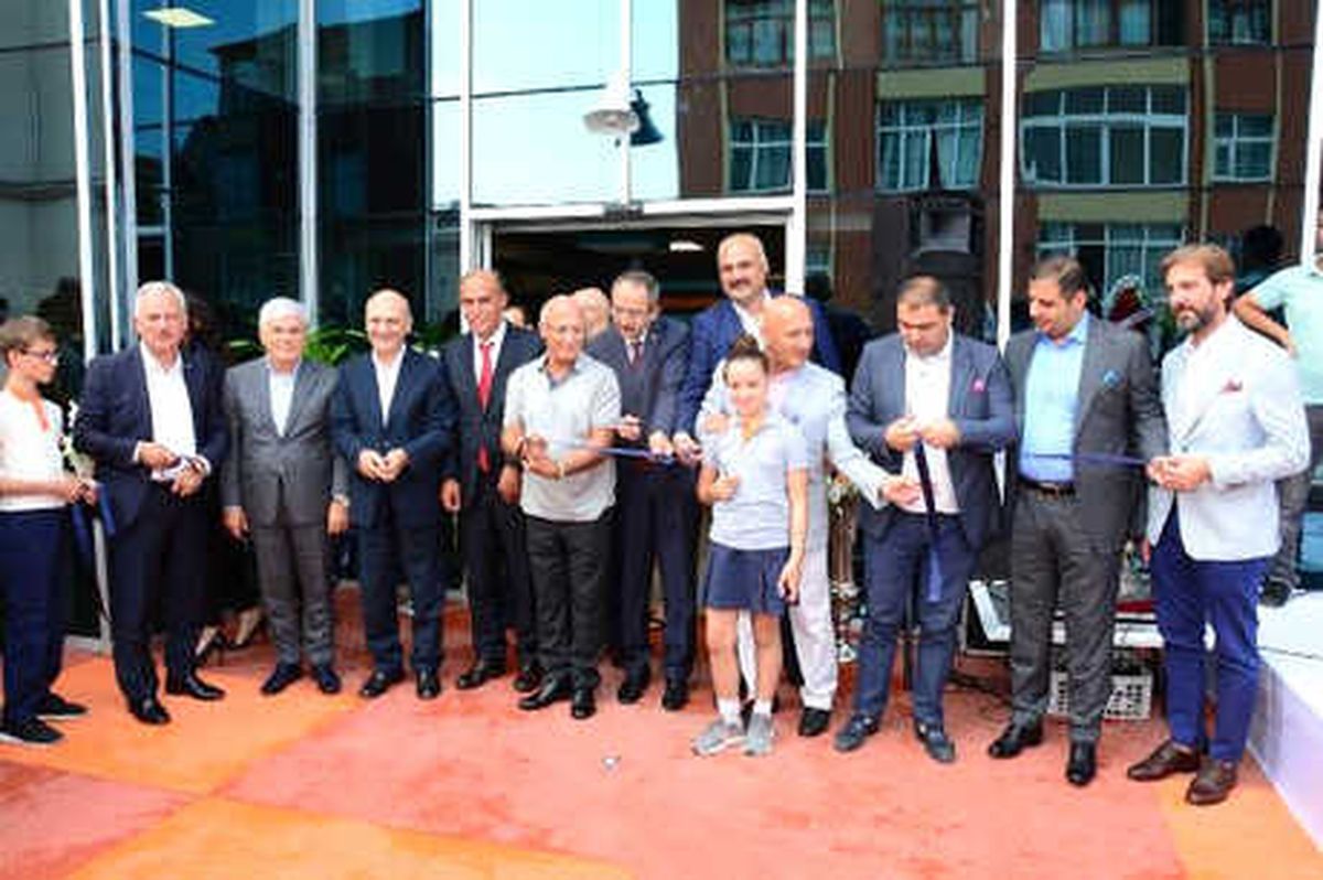 Bilnet Kartal Yerleşkesi\'nin Açılışı İş, Sanat ve Siyaset Dünyasını Bir Araya Getirdi