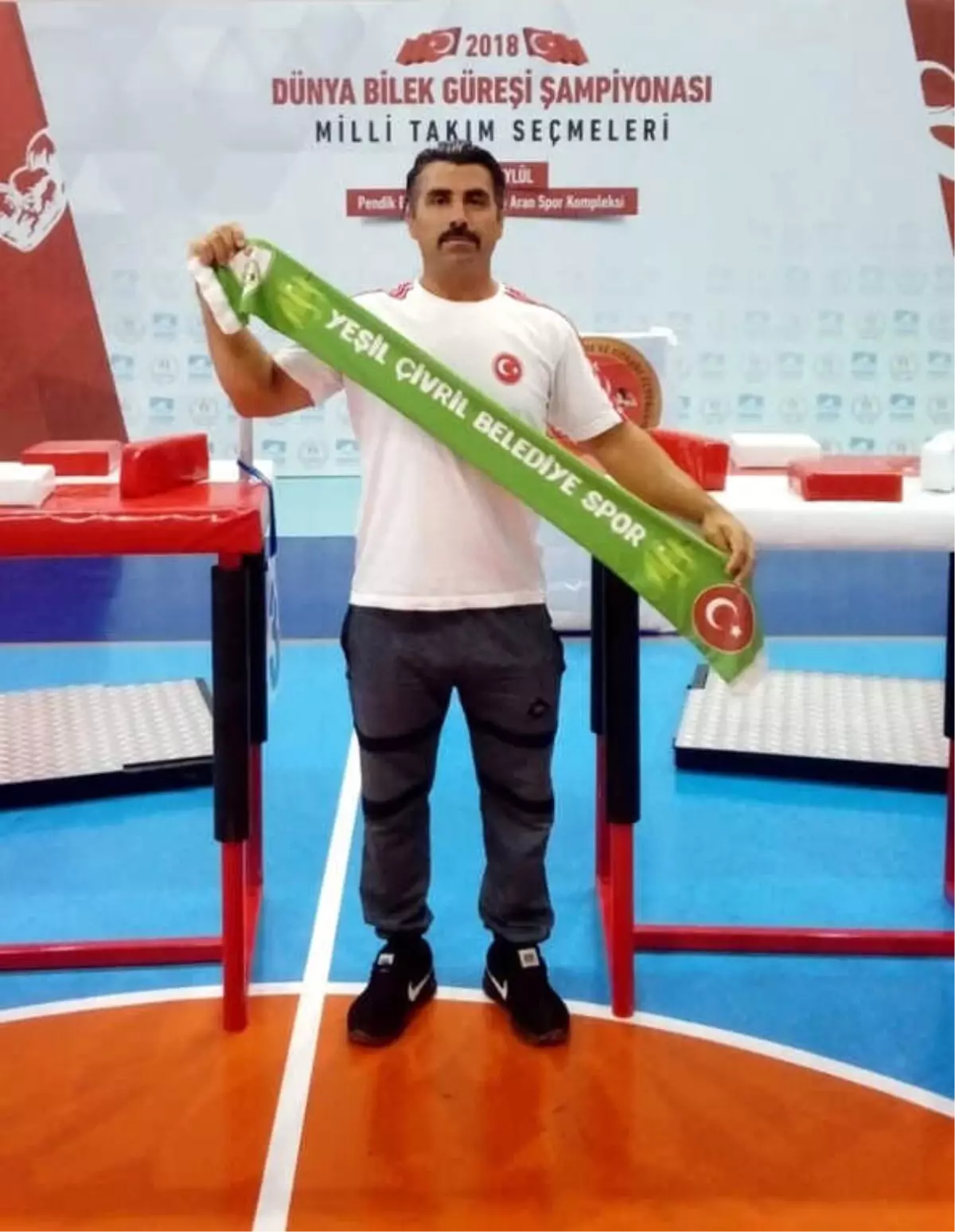 Çivrilli Milli Sporcu Bilek Güreşinde Türkiye Üçüncüsü Oldu