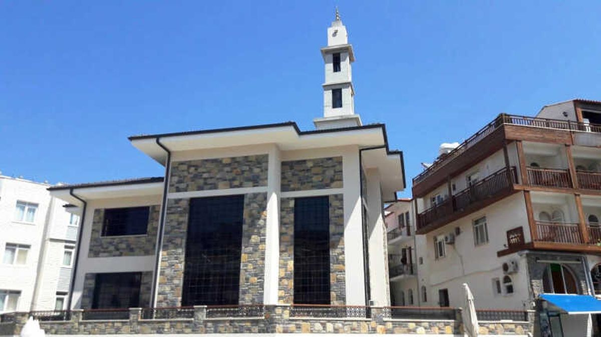 Datça\'da \'Kilise Görünümlü Cami\' Tartışması