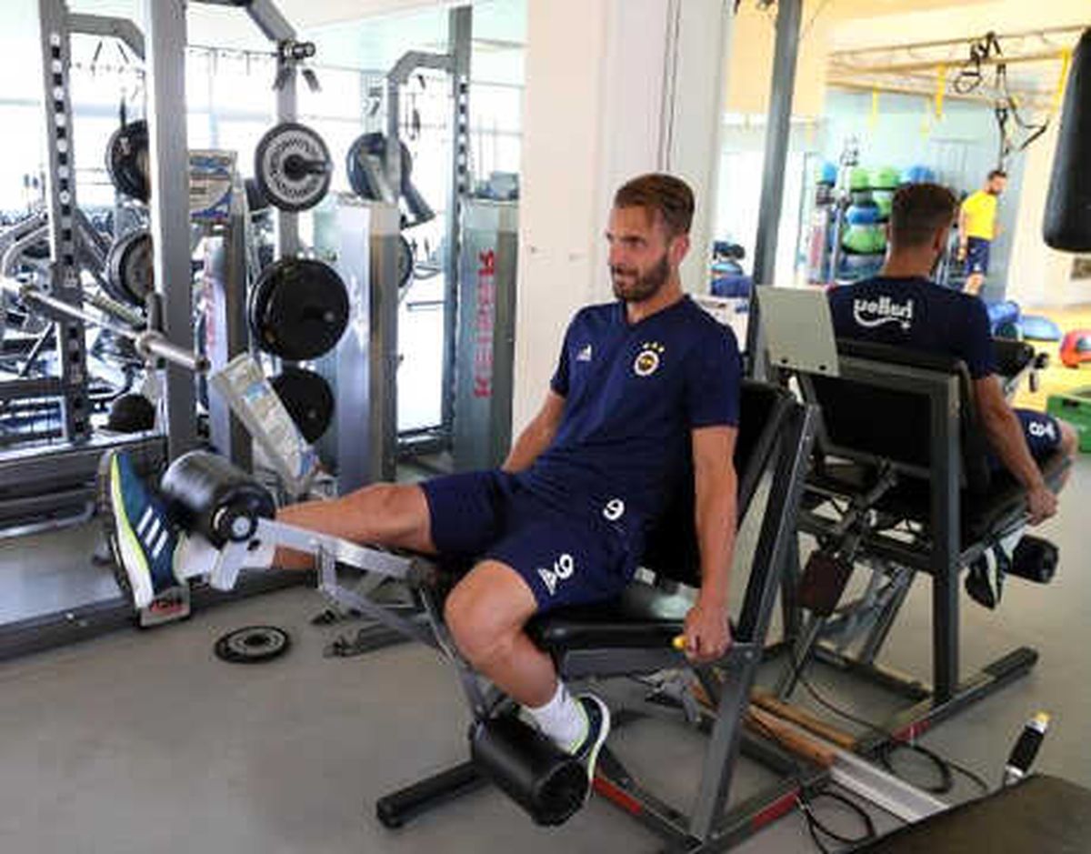 Fenerbahçe Günü Çift Antrenmanla Tamamladı