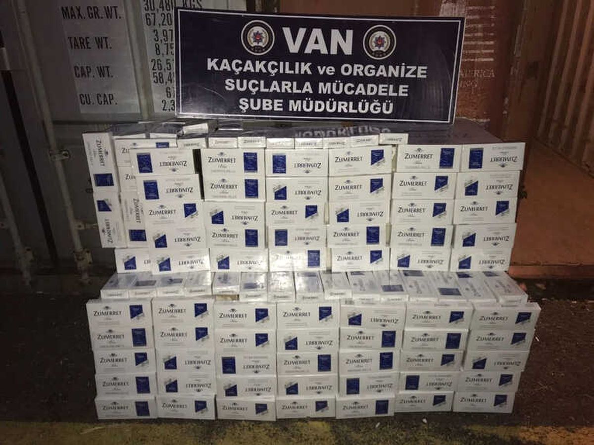Gevaş\'ta 10 Bin Paket Kaçak Sigara Ele Geçirildi