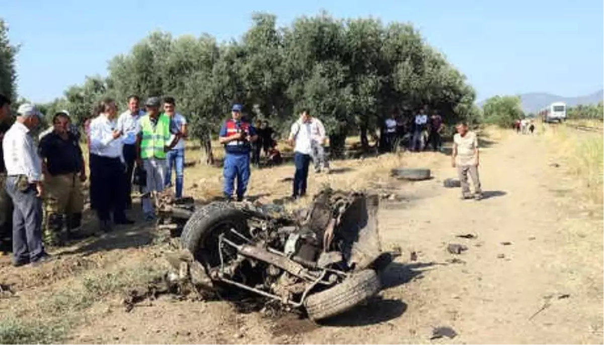 Hemzemin Geçitte Tren Çarpan Otomobil İkiye Bölündü: 1 Ölü